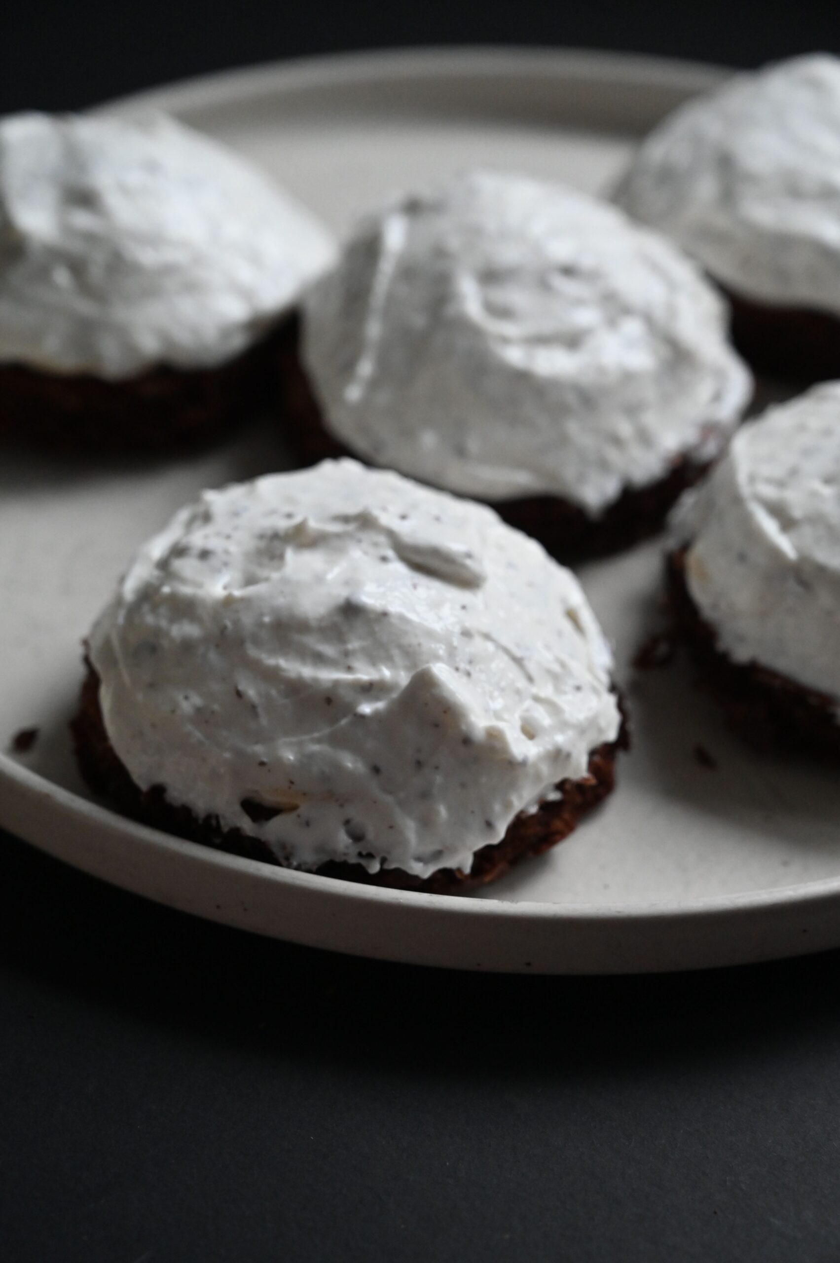 Oreo Cupcake Recipe – Soft Homemade Oreo Cupcakes